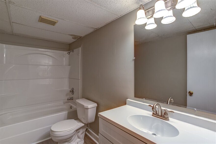 Building Photo - 151 Green Briar Ln