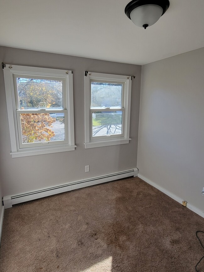 Building Photo - 8 Pine Tree Dr