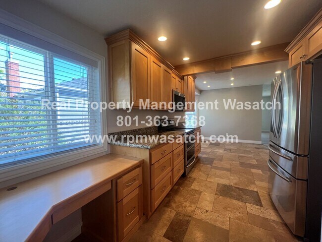 Building Photo - Look at This Beautiful 2 Bedroom 1 Bathroom Split Single Family home is Sugarhouse!!