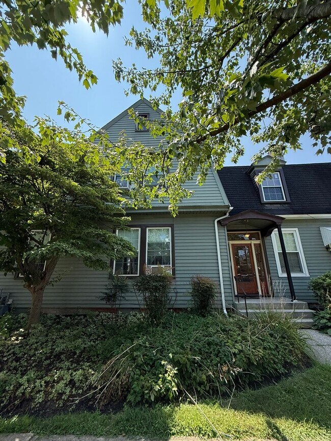 Building Photo - 3443 Montour St