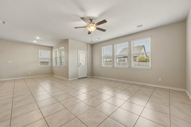 Building Photo - 197 Eves Necklace Dr.