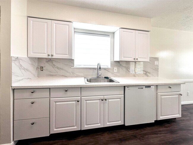 Building Photo - 9270 Theysen Dr