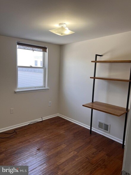 Building Photo - 2079 E Hagert St