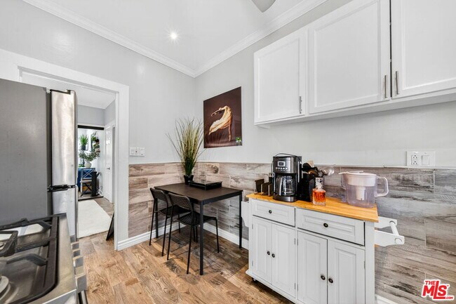 Building Photo - 5915 Lexington Ave