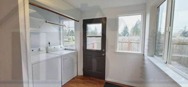 Building Photo - Gorgeous 2 bd House near Point Defiance an...