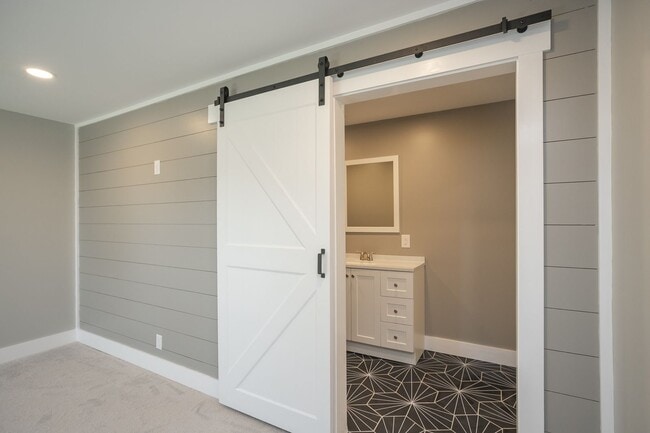 Building Photo - Available June. Large house, fenced back yard, renovated, fenced back, pets ok, great for house s...