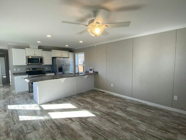 Building Photo - 129 Zimmer Dr W