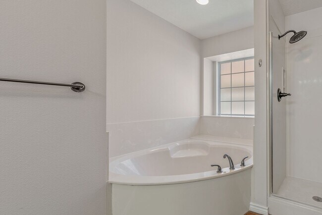 Building Photo - 3 Bed/ 2 Bath Home in Edelweiss Gartens Available for August Move In!