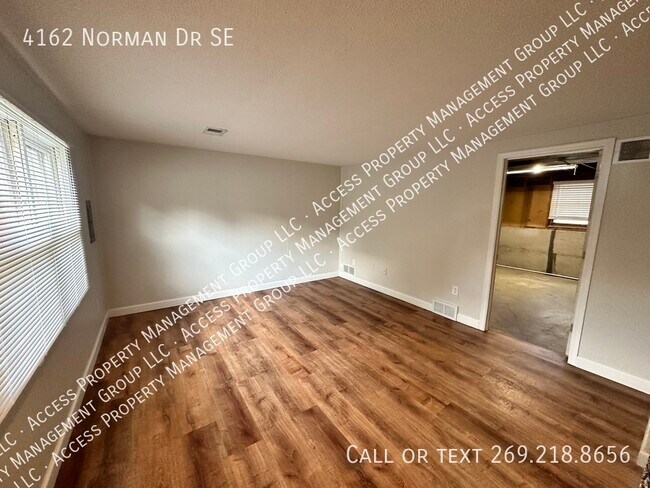 Building Photo - SE Side Update Two Bedroom Duplex