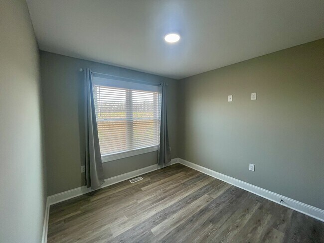 Building Photo - 143 Emanuel Ct