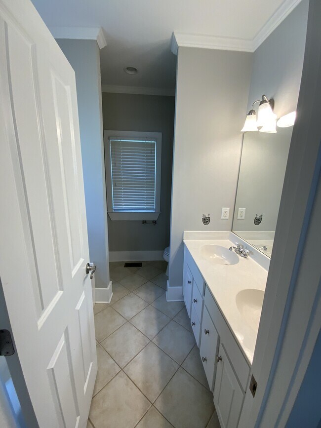Building Photo - 1641 Carriage Ridge Dr