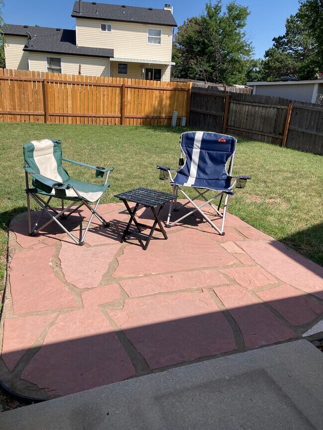 Building Photo - Charming 3 Bed, 2 Bath Home with Spacious ...