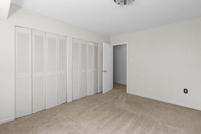 Building Photo - 10643 Weymouth St