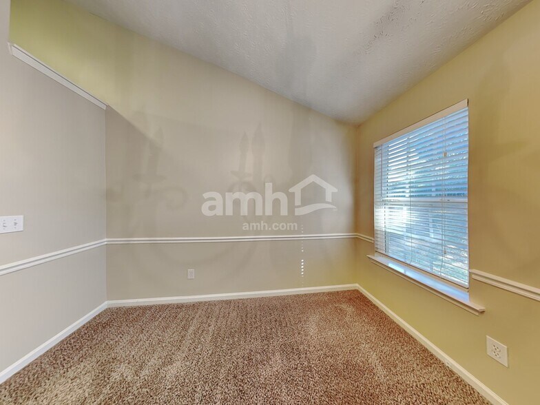 Building Photo - 5455 Yellow Pine Dr