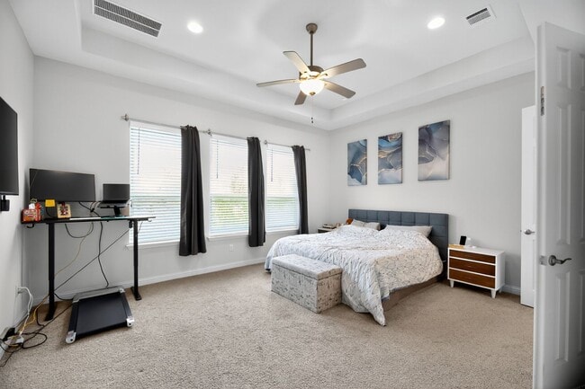 Building Photo - GATED COMMUNITY - 3 BEDROOM