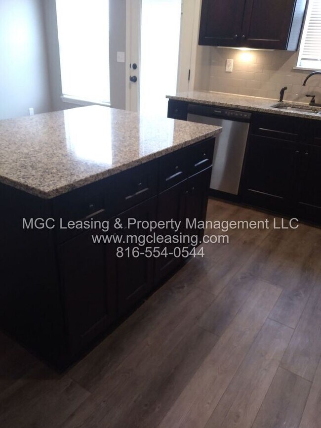 Building Photo - Beautiful Serrano Townhome with Walk-out Basement