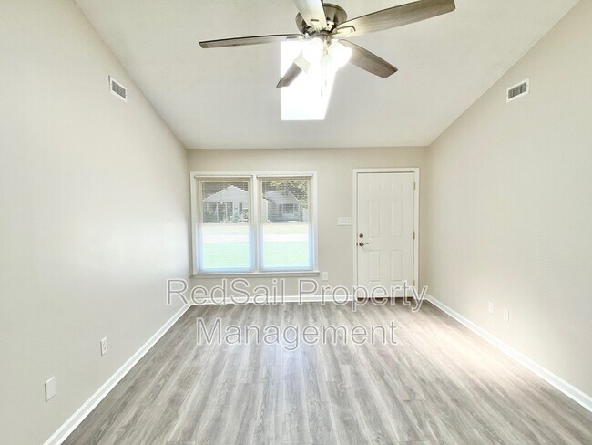 Building Photo - 39 Whites Ln