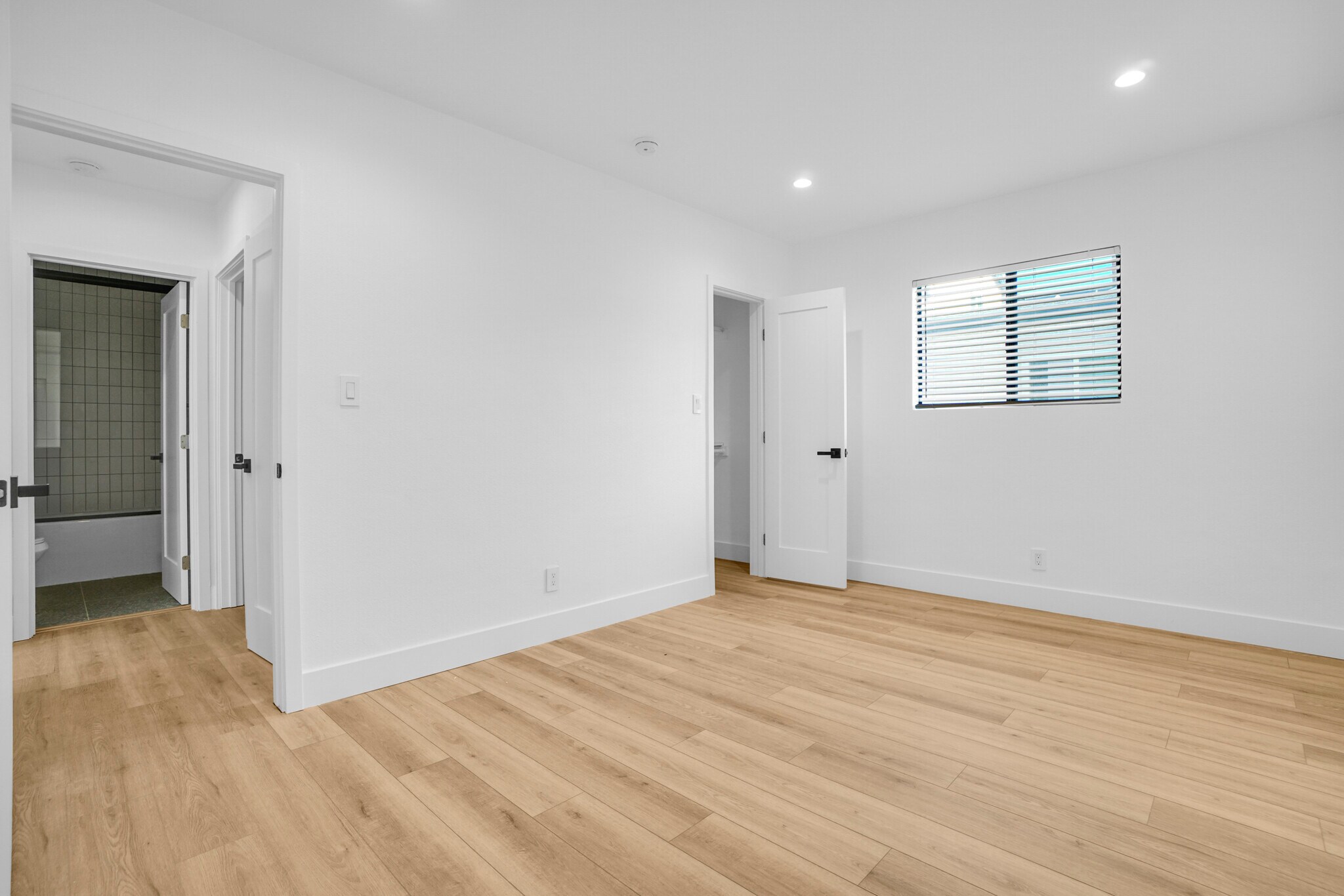 Building Photo - 12527 Cranbrook Ave