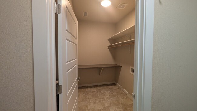 Building Photo - 10238 W Snow Wolf Dr