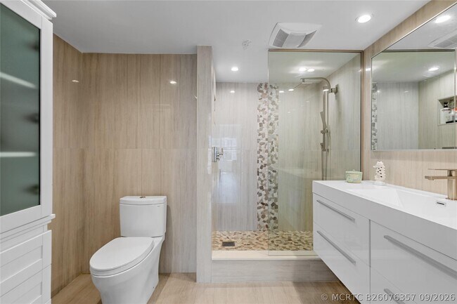 Building Photo - 3850 Galt Ocean Dr