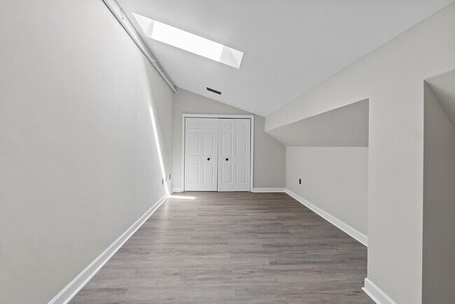 Building Photo - 555 Main St