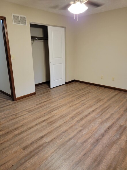 Building Photo - 32 Manor Dr