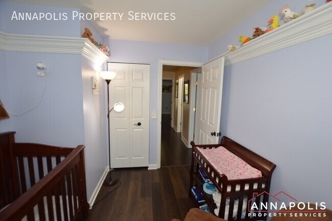 Building Photo - 656 Howards Loop