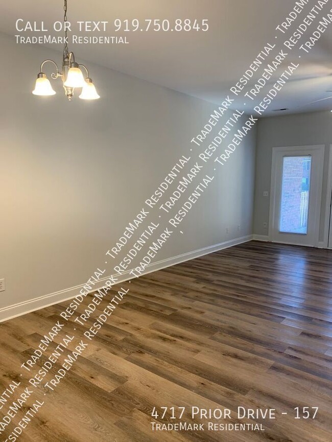 Building Photo - 2 Bedroom 1.5 Bath Townhome in Pleasant Gr...