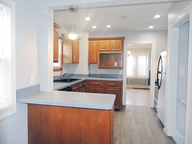 Building Photo - 3 Bed - 2 Full Bath Colonial for Rent!