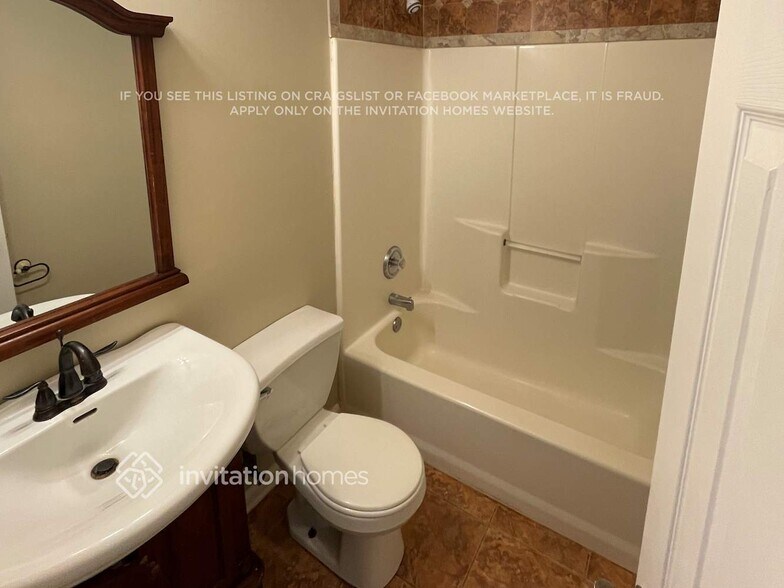 Building Photo - 3715 Biltmore Oaks Dr SE