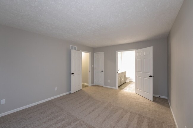 Building Photo - 3 bed 2.5 bath 2 story 2 car attached gara...