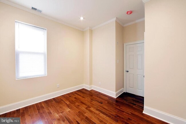 Building Photo - 335 W Girard Ave