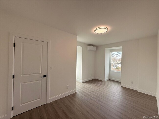 Building Photo - 222 Primrose Ave