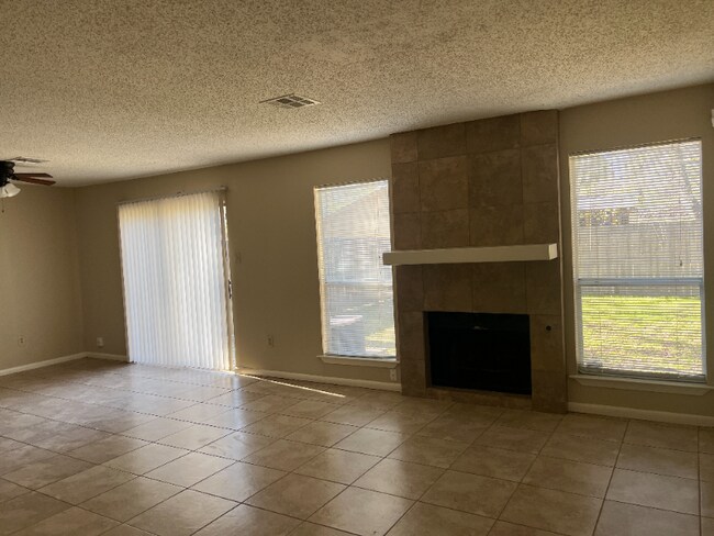 Building Photo - 3 Blue Fox Ct