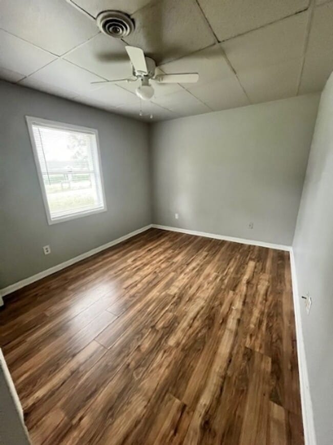 Building Photo - 304 Ashwood Dr
