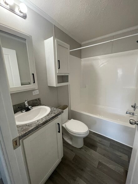 Building Photo - 49 Bellwood Dr