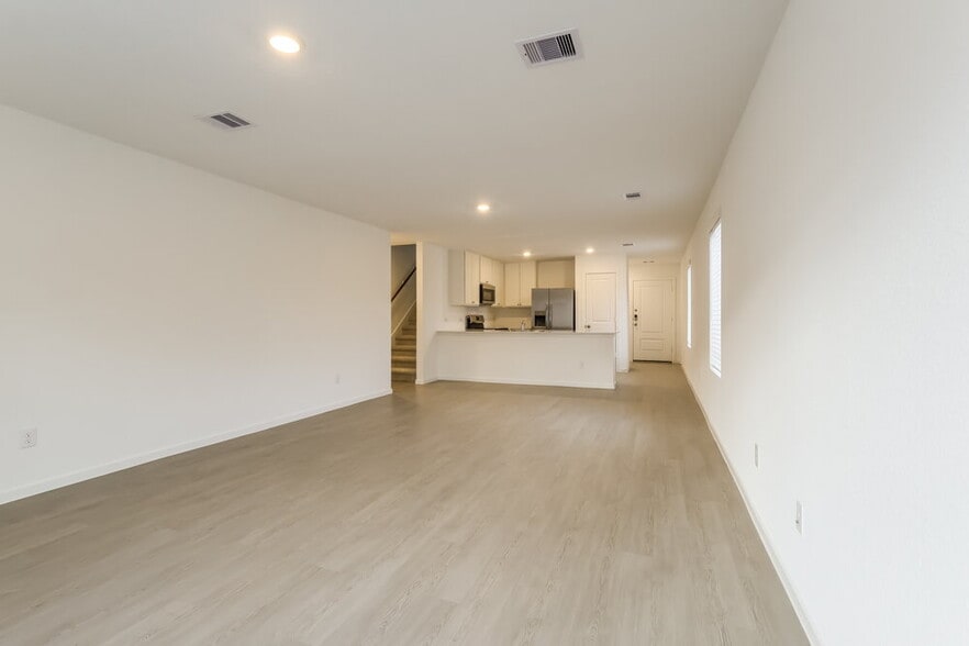 Building Photo - 605 Craven St