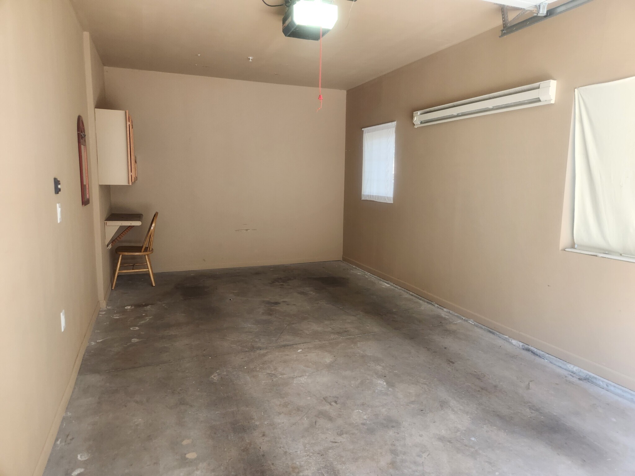 Building Photo - 520 River View Dr