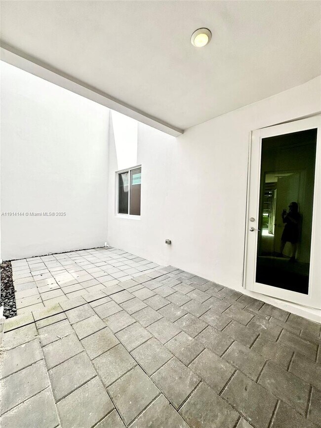 Building Photo - 10410 NW 67th St