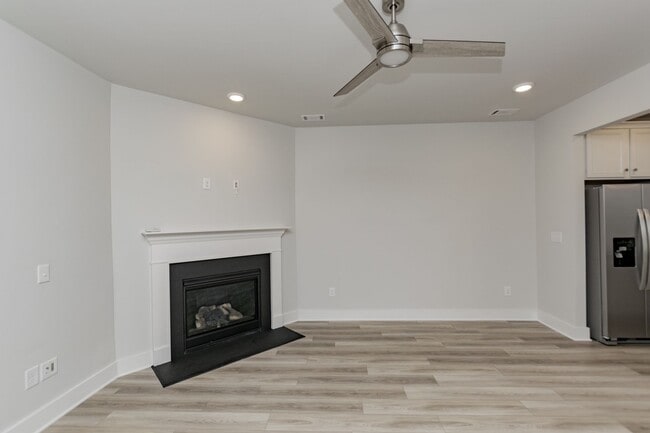 Building Photo - Monte Vista Townhomes