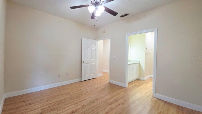 Building Photo - 6055 Westgate Dr