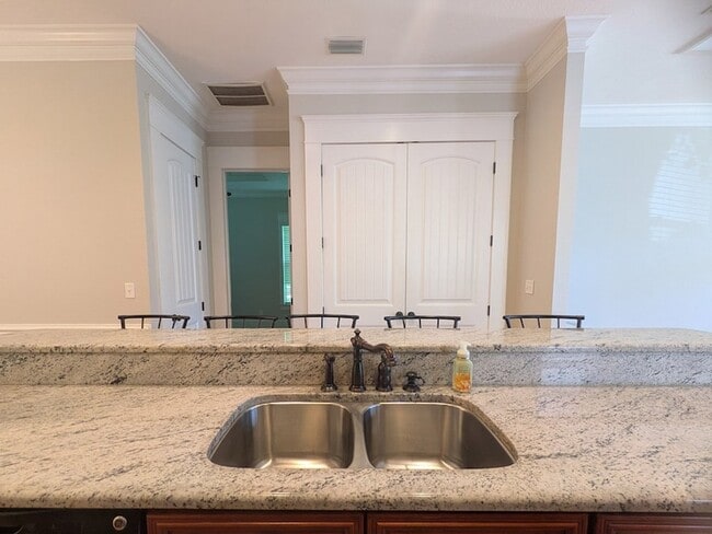 Building Photo - 124 Pepperdine Ct