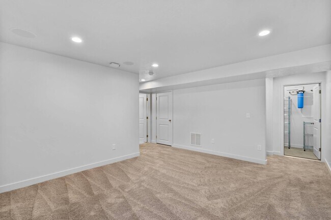 Building Photo - Stunning Row End Townhome In Great Location!