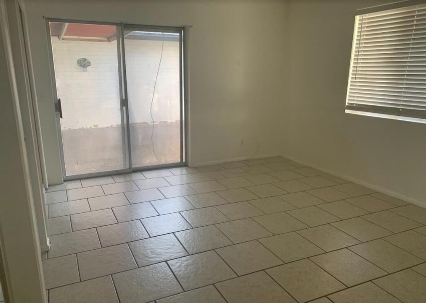 Building Photo - 2715 E Glenrosa Ave