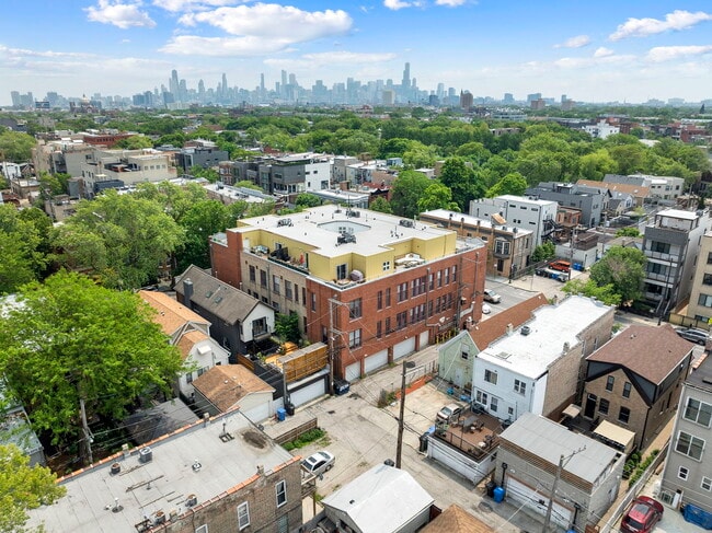 Building Photo - 2300 W Armitage Ave