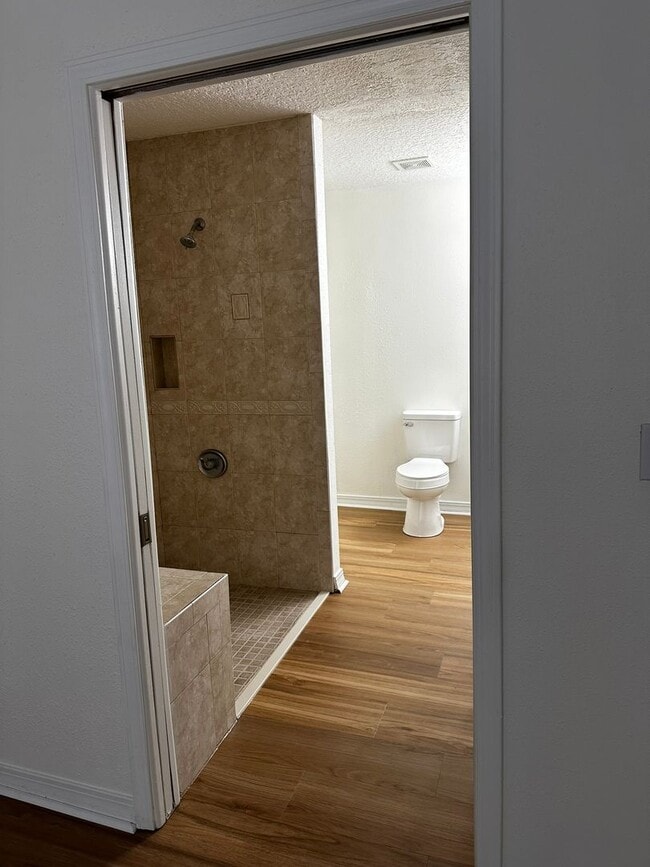 Building Photo - Spacious All Brick 4/3 in Whisper Creek