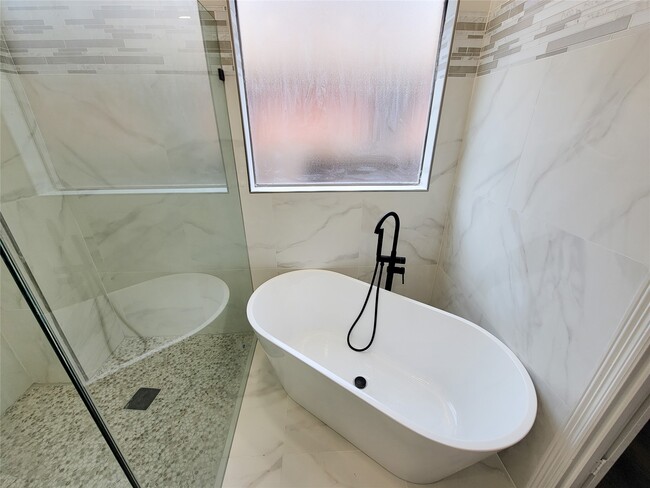 Building Photo - 11130 Celano Dr