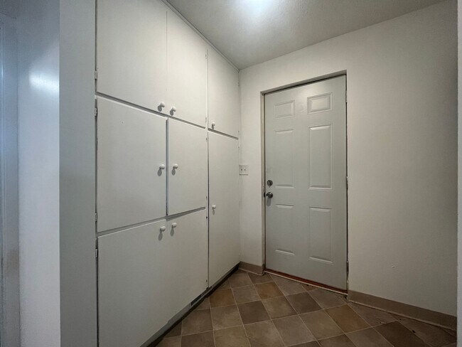 Building Photo - Check out this wonderful one-bedroom plus ...
