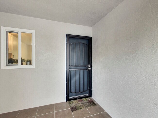 Building Photo - 1830 6th Ave