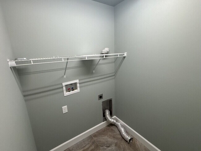 Building Photo - Spacious 3-Bed 2.5 Bath Townhome for Rent in Algood